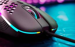 Mouse Gamer Xtech Lightbuzz Honeycomb USB 7200 DPI XTM-620 - Ultraligero